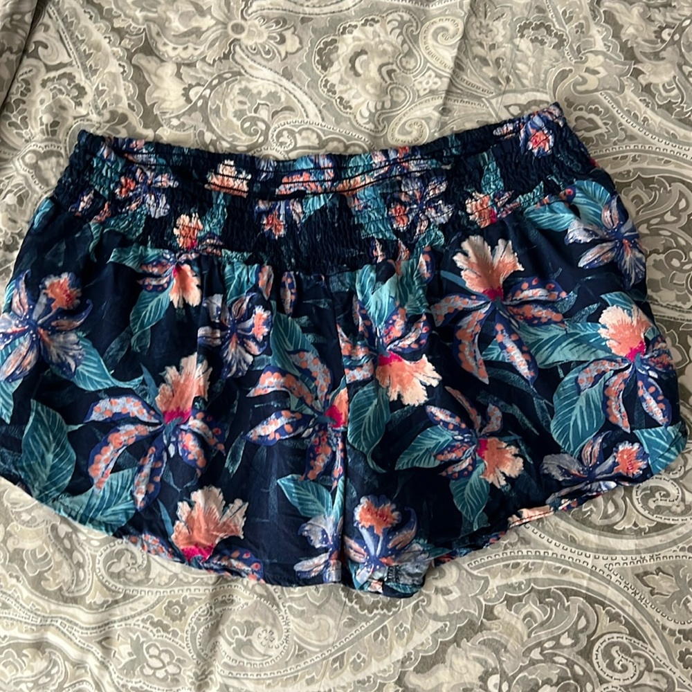 Rip Curl elastic band shorts